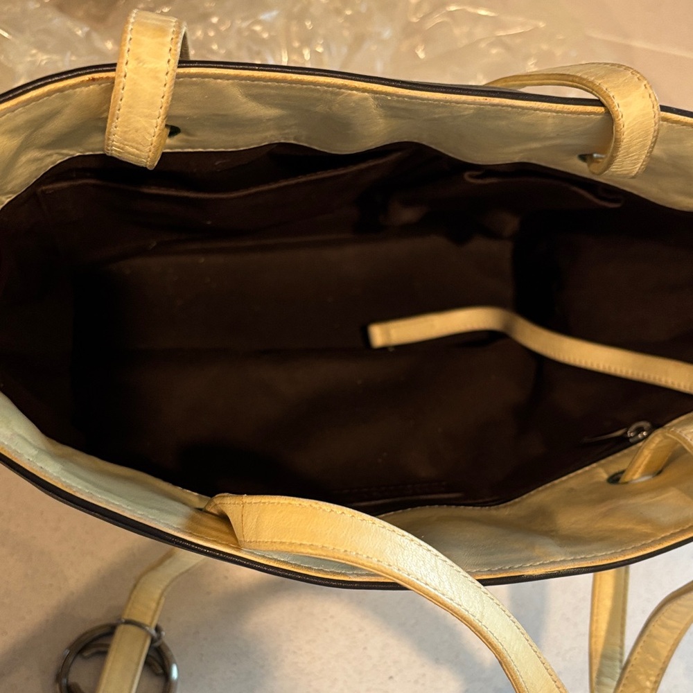 CHANEL Cream and Black Quilted Tote - Picture 7 of 7